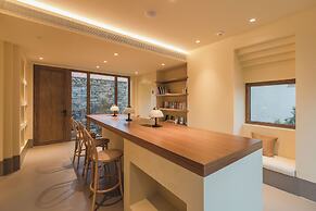 The Long Circle House