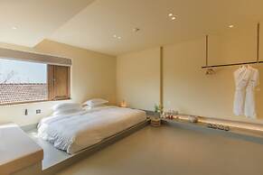 The Long Circle House