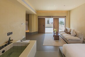 The Long Circle House