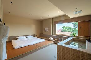 The Long Circle House