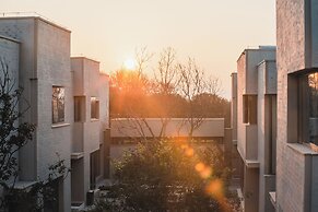 The Long Circle House