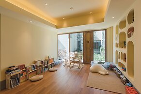 The Long Circle House