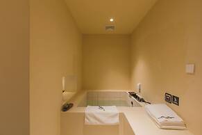 The Long Circle House