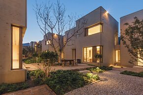 The Long Circle House