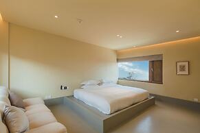 The Long Circle House