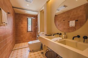 The Long Circle House