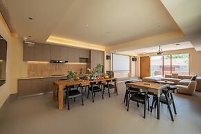 The Long Circle House