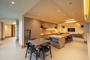 The Long Circle House