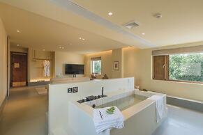 The Long Circle House