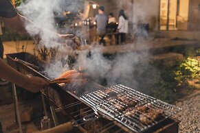 The Long Circle House