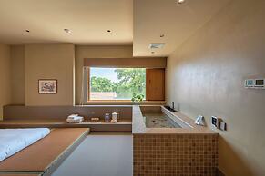 The Long Circle House