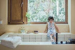 The Long Circle House