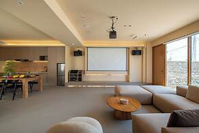 The Long Circle House