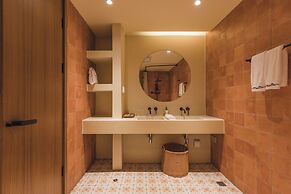 The Long Circle House