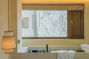 The Long Circle House