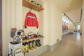 The Long Circle House