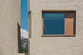 The Long Circle House