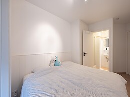 Apartment Near Albert Beach With Terrace