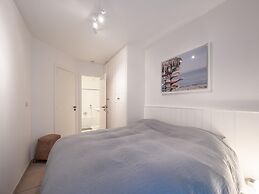 Apartment Near Albert Beach With Terrace