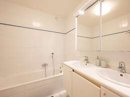 Apartment Near Albert Beach With Terrace