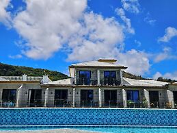 The Waterfront Oasis