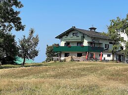 Landhotel Der Distelhof mit Scheunencafé