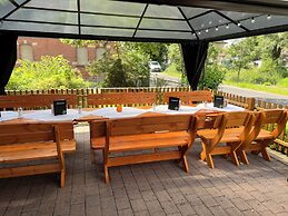 Landhotel Der Distelhof mit Scheunencafé