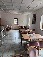 Landhotel Der Distelhof mit Scheunencafé