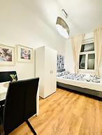 5BR Apt For 10 Walk to Kaufpark Alterlaa