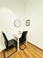 5BR Apt For 10 Walk to Kaufpark Alterlaa