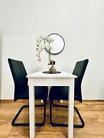 5BR Apt For 10 Walk to Kaufpark Alterlaa