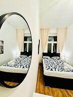 5BR Apt For 10 Walk to Kaufpark Alterlaa