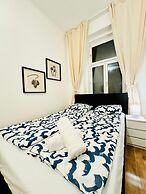 5BR Apt For 10 Walk to Kaufpark Alterlaa