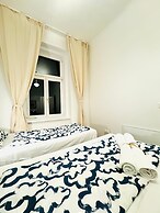5BR Apt For 10 Walk to Kaufpark Alterlaa