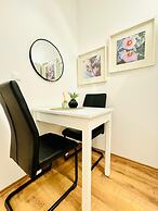 5BR Apt For 10 Walk to Kaufpark Alterlaa