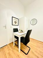 5BR Apt For 10 Walk to Kaufpark Alterlaa