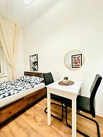 5BR Apt For 10 Walk to Kaufpark Alterlaa