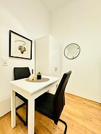 5BR Apt For 10 Walk to Kaufpark Alterlaa