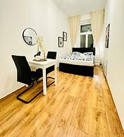 5BR Apt For 10 Walk to Kaufpark Alterlaa