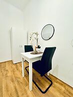 5BR Apt For 10 Walk to Kaufpark Alterlaa