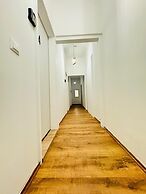 5BR Apt For 10 Walk to Kaufpark Alterlaa