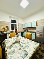 5BR Apt For 10 Walk to Kaufpark Alterlaa