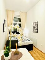 5BR Apt For 10 Walk to Kaufpark Alterlaa