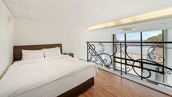 Anmyeondo Bohemia Village Pension