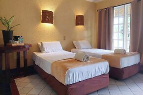 Estaca Bay Gardens Conference Resort powered by Cocotel