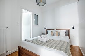 Glimmer 2-Bedroom Apartment in Athens