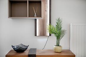 Glimmer 2-Bedroom Apartment in Athens