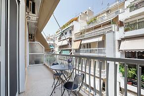 Glimmer 2-Bedroom Apartment in Athens
