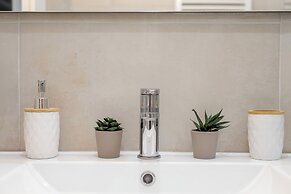 Glimmer 2-Bedroom Apartment in Athens