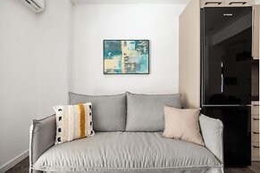 Glimmer 2-Bedroom Apartment in Athens